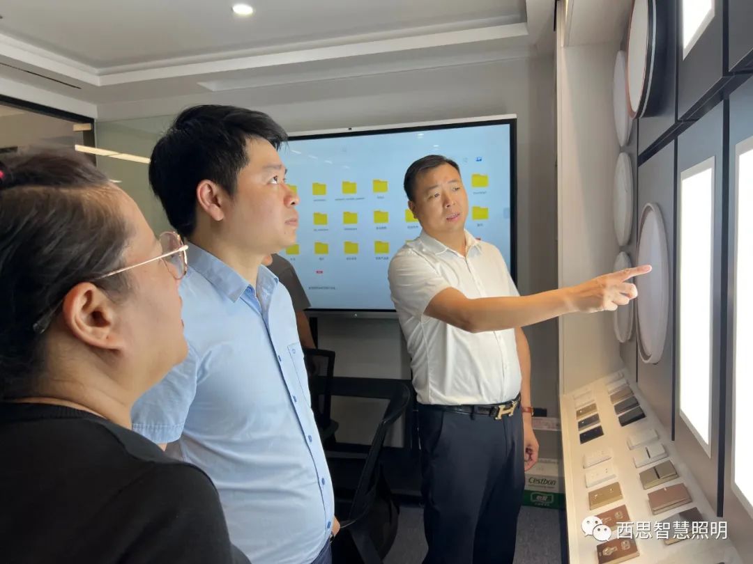 热烈祝贺越南LUXHOUSE贵宾杨总，，，，，，乐成签约成为南宫体育照明越南区域总署理！-公司新闻-南宫体育照明官网