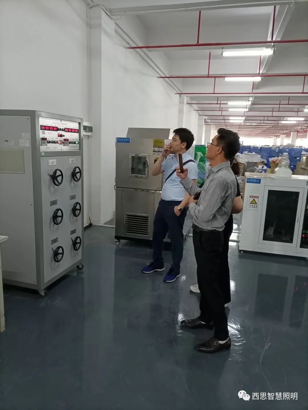 热烈祝贺越南LUXHOUSE贵宾杨总，，，，，，乐成签约成为南宫体育照明越南区域总署理！-公司新闻-南宫体育照明官网